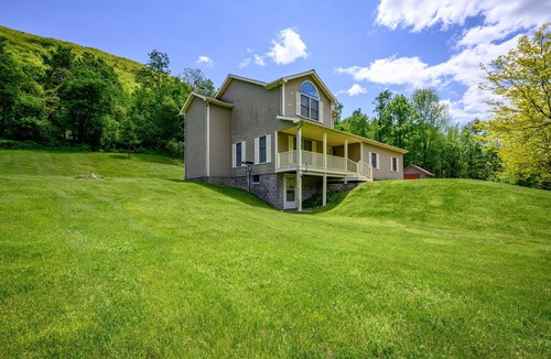 Naples House | 5 min to Canandaigua Lake, Hiking, Private Trails connect to County Trails