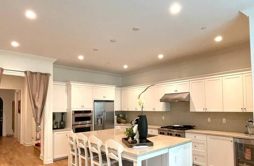 Northwood House | 5B5.5B Cozy Modern Home perfect for professional travelers