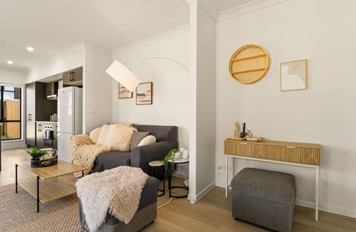 Browns Plains House | 5BR Dual-key Family home w stylished furniture