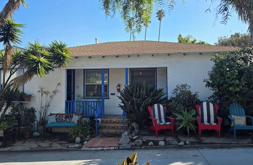 Downtown Apartment | 6 blocks to Santa Monica beach, great neighborhood