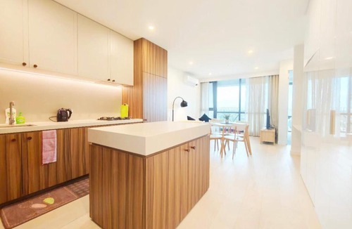 Box Hill Apartment | 607 - 2 bedrooms 2 bathrooms large balcony opposite Box Hill Central 5 people parking space Tempo luxury apartment