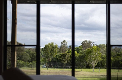 Moggill House | 6Beds Countryside Paradise w/Horses Mins to Mall