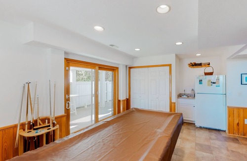 Ocean Hill House | 6BR Oceanside | Pool | Hot Tub | Balcony | Tennis