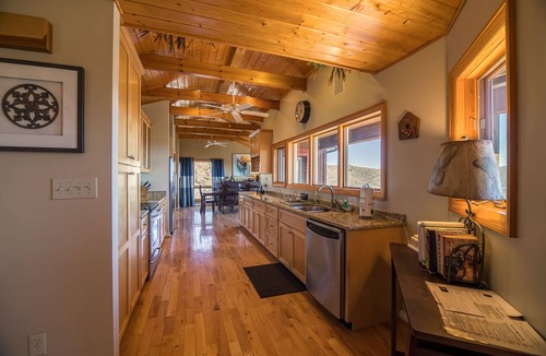 Blowing Rock House | A Nest With a View - Stunning Views, Updated Kitchen, 5 mins to Blowing Rock