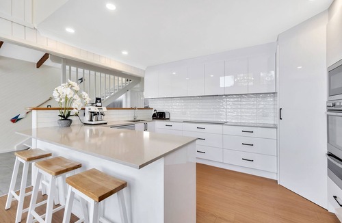 Tegerin House | A Picturesque Lakehouse | Fun & Zoned for Privacy