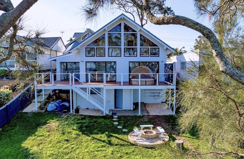 Tegerin House | A Picturesque Lakehouse | Fun & Zoned for Privacy