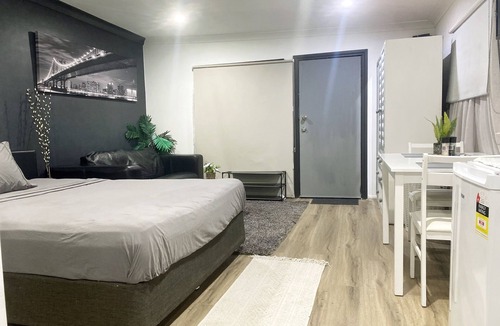Shepparton South Bed & Breakfast | A room designed with a motel concept in a residential area.