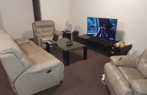 Wyndham Vale House | A single room is available in a spacious, well-furnished house.