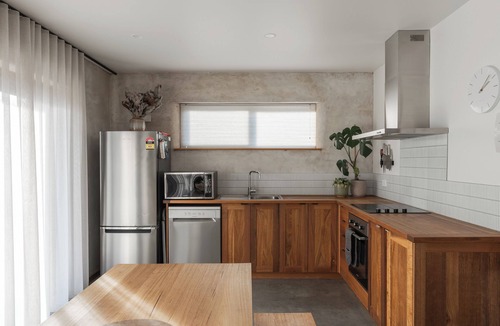 Alonnah House | A unique, luxurious, eco-friendly hempcrete home on Bruny Island. Pet friendly!