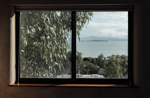 Alonnah House | A unique, luxurious, eco-friendly hempcrete home on Bruny Island. Pet friendly!