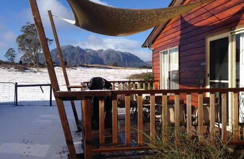 Promised Land Cottage | AAA Granary Accomm - Dads 3 bedroom Cottage