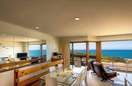 Port Elliot Apartment | Absolute Beachfront Port Elliot | Ocean Views | Sleeps 8 | Family Holiday Accommodation