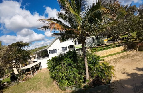 Happy Valley House | “Acacia” is a modern, spacious 4 bedroom residence with fabulous ocean views.