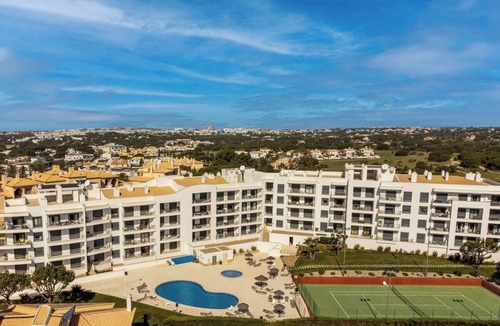 Olhos D'Agua Apartment | Accommodation With Pool And Sea View