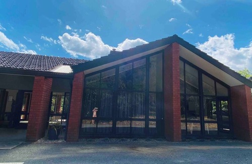 East Warburton House | Acerage Estate, Large Groups, River Access + Pets