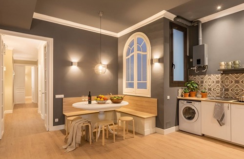 Sant Antoni Apartment | Acomodis Apartments - Comfy 15 Bedroom Group Flat in L’Eixample up to 27 people!