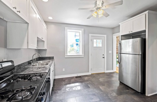 Front Park House | Adorable West Side Cottage free Onsite Parking