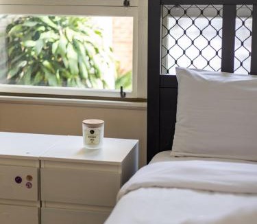St. Lucia House | Affordable Studio Steps from UQ Shops and Transit