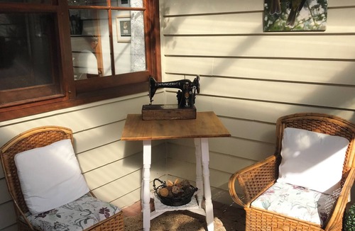 Penola Cottage | Air's Cottage Penola: Colonial stone cottage, WiFi fire AC Spa BBQ dog friendly