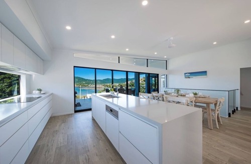 Airlie Beach House | Airlie Bay View Holiday Home | Located In The Heart Of Airlie Beach