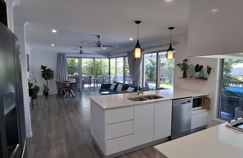 Jubilee Pocket House | Airlie Beach Family Tropical Retreat w/large outback entertainment patio & pool