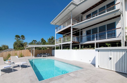 Airlie Beach House | Airlie On Airlie | Luxury Holiday Rental Airlie Beach | Whitsundays