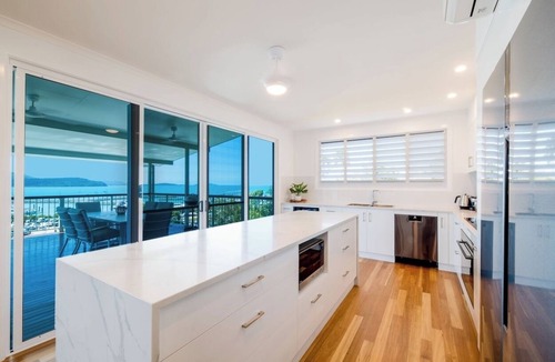 Airlie Beach House | Airlie On Airlie | Luxury 4 Bedroom Holiday Home | Airlie Beach
