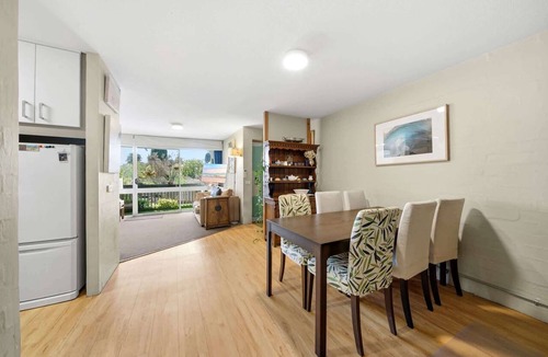 Kingston Apartment | Airy & Arty 2-Bed – Old Kingston Meets Foreshore