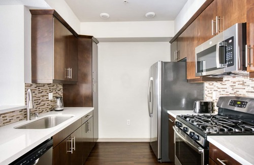 NoHo Arts District Apartment | Airy North Hollywood 2BR w/Gym & Pool, nr Westfield Mall, by Blueground