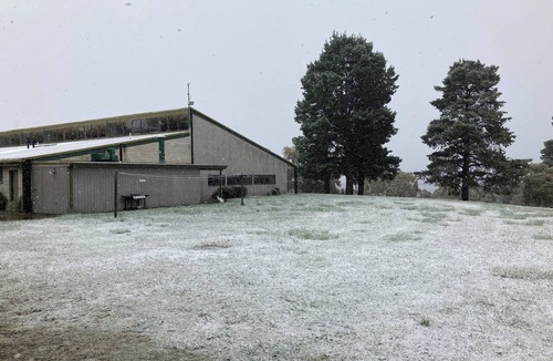Jindabyne Cabin | Alpine Activity centre Lodge in Jindbyne sleeps up 90 people in shared facitlies