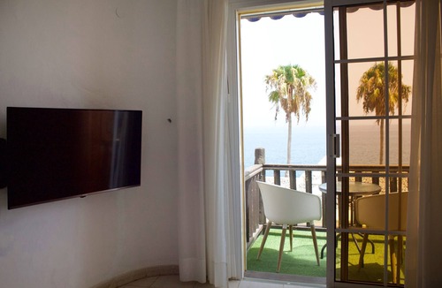Playa del Aguila Ski Chalet | Altamar 52 with balcony&pool By CanariasGetaway