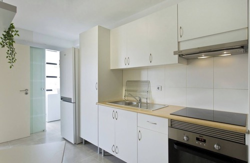 Leixões Apartment | Amazing Comfy Flat w/Balcony by Host Wise