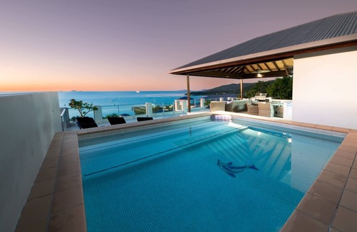 Airlie Beach Apartment | Amazing Penthouse with spectacular ocean views!