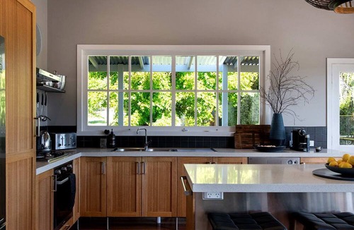 Shepherds Flat Villa | Amazing Villa with Swimming Pool and Lake Access in Hepburn, Victoria
