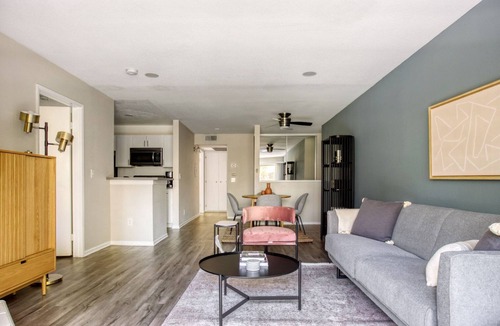 Westwood Apartment | Ample Westwood 2BR, near UCLA/Medical Center by Blueground