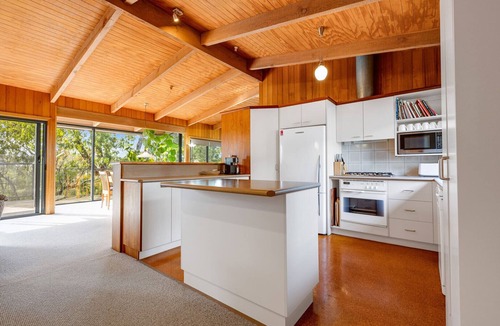 Metung House | Anchorage Views: Indulge in the ultimate coastal getaway at Anchorage Views