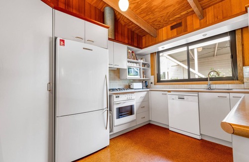 Metung House | Anchorage Views: Indulge in the ultimate coastal getaway at Anchorage Views