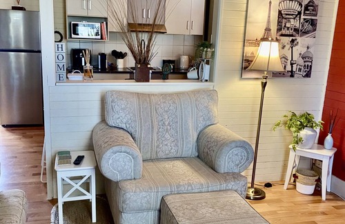Rivoli Bay Cottage | Anderl's Beach Cottage experience ambience of a bygone era with a modern touch