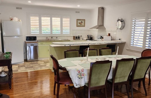 North Wagga Wagga House | Anderlon House Plenty of off road parking for cars, trailers, workutes & c'vans
