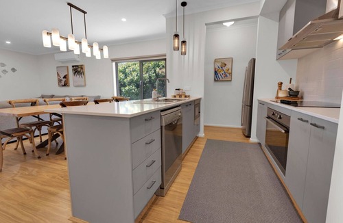 Lakes Entrance House | Anira: A Stylish New Escape in Lakes Entrance