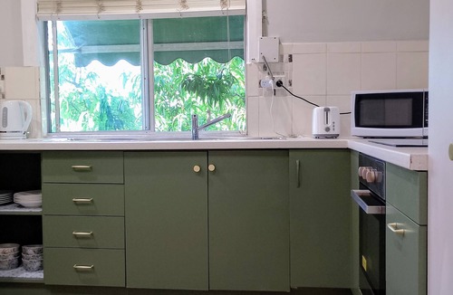 Annerley Apartment | Annerley Abode - Spacious Garden Retreat Near CBD