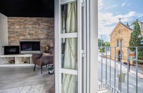 Santiago Apartment | Apartamento cerca de la MEZQUITA DE CORDOBA & FREE PRIVATE PARKING