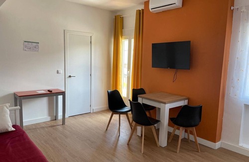 Arganda del Rey Hotel | Apartamento Dormitorio+ Salón y Cocina, Balcón, en Arganda del Rey, Madrid