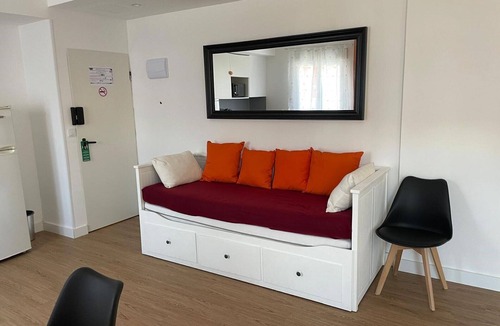 Arganda del Rey Hotel | Apartamento Dormitorio+ Salón y Cocina, Balcón, en Arganda del Rey, Madrid