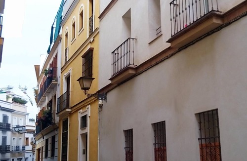 Santa Cruz Apartment | Apartamento en el Centro Histórico de Sevilla. Wifi y Parking Gratis. [cc2]