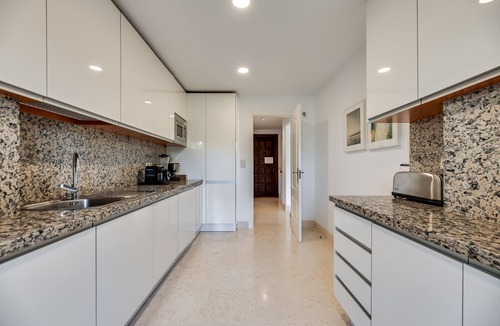 Benahavis Apartment | Apartment '2-bed In Capanes Del Golf' with Mountain View, Wi-Fi and Air Conditioning