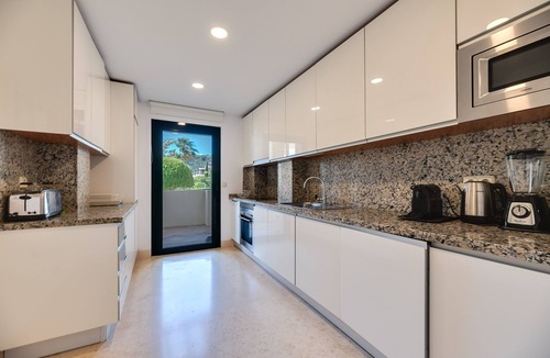 Benahavis Apartment | Apartment '2-bed In Capanes Del Golf' with Mountain View, Wi-Fi and Air Conditioning