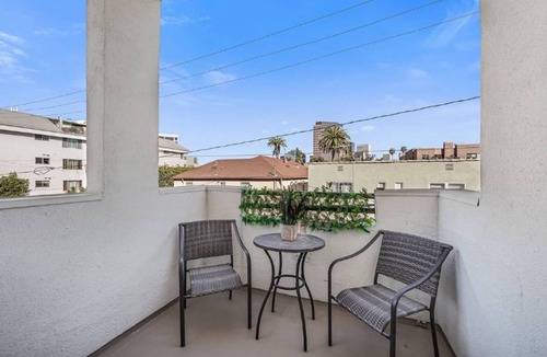 Los Angeles Apartment | Apartment ∙ 3 bedrooms ∙ 6 guests