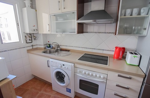 El Palo Apartment | Apartment 'A 2 Min De La Playa, El Palo' with Wi-Fi and Air Conditioning