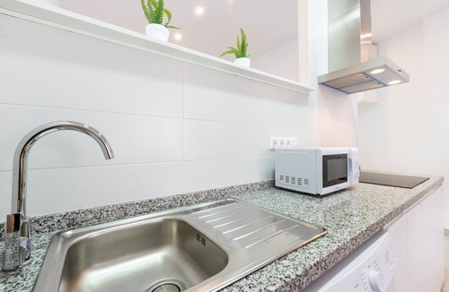 Cruz de Humilladero Apartment | Apartment “El Andén de la Estación 2” Near the Beach with Air Conditioning